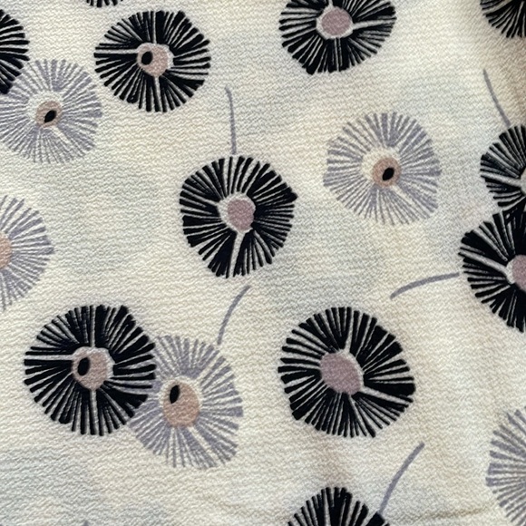 Bali Cream and Black blouse size XL made in Canada - Picture 2 of 5